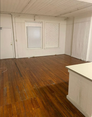 HALF OFF FIRST MONTH'S RENT with move in by 9/1! | Spacious Living Meets City Convenience on Broad! 1 Bed/1 Bath Available NOW! – photo 1