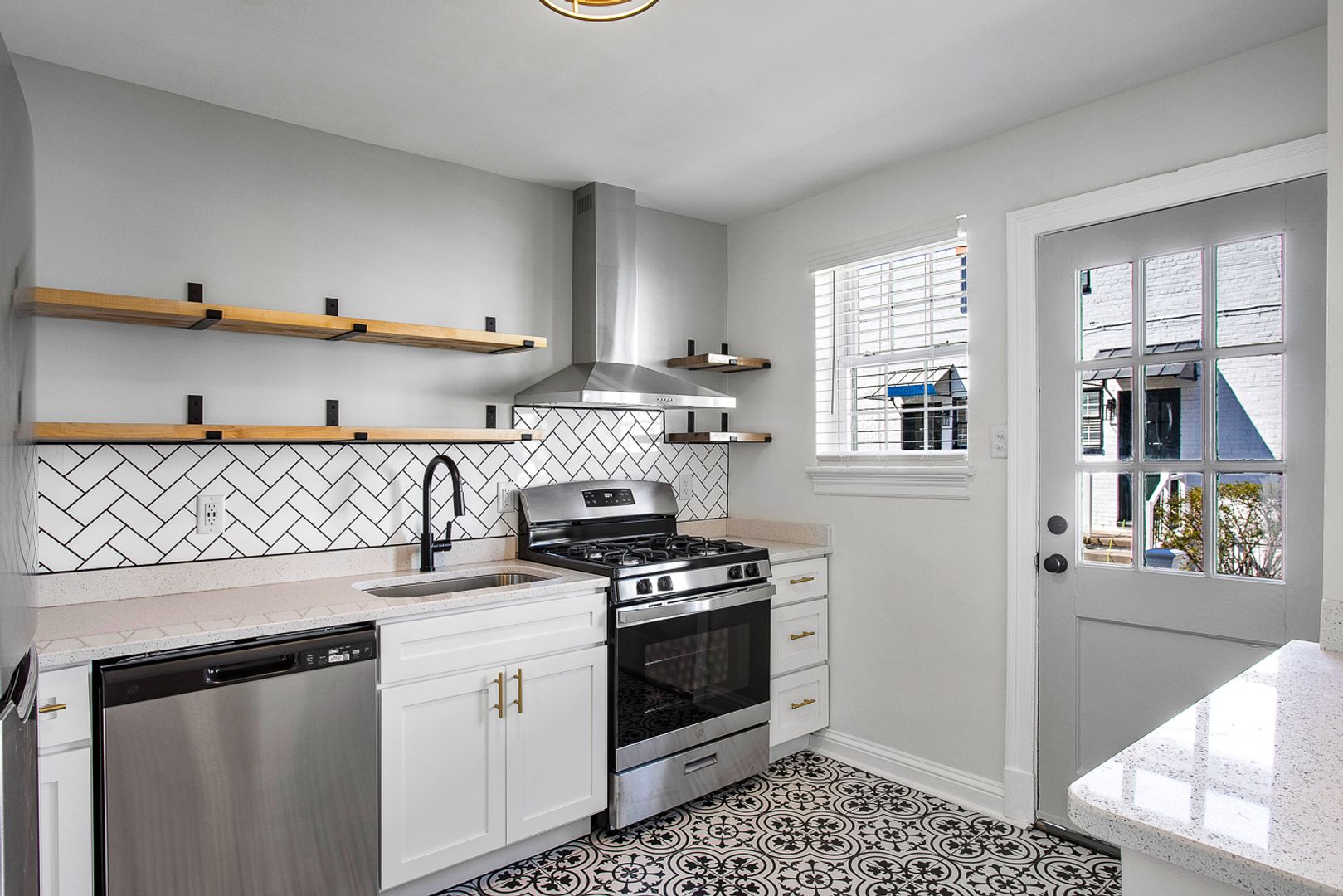 Ashland Apartment: 402 S Center