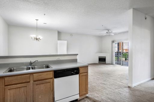 Spacious & Bright Condos Located in Glen Allen! – photo 1