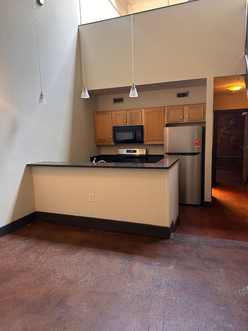 Richmond Apartment: 212 W. 7th Street