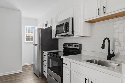 1BR 1BA Townhome in Downtown Ashland | Walk to Shops, Dining & Amtrak - Available NOW!