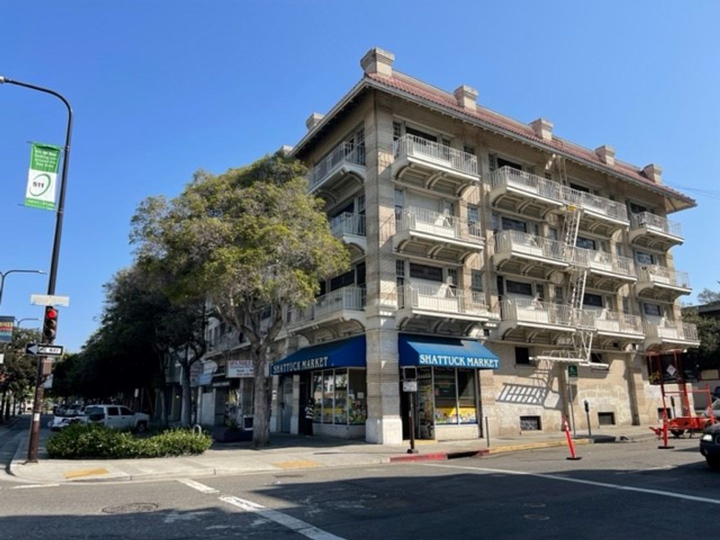 Berkeley Apartment: 2437 Shattuck Ave. Apt 17
