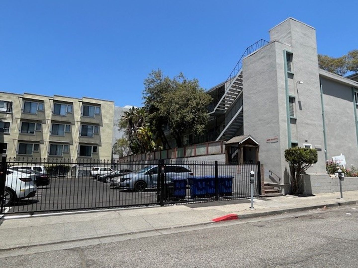 Berkeley Apartment: 2115 Haste St, Apt 109
