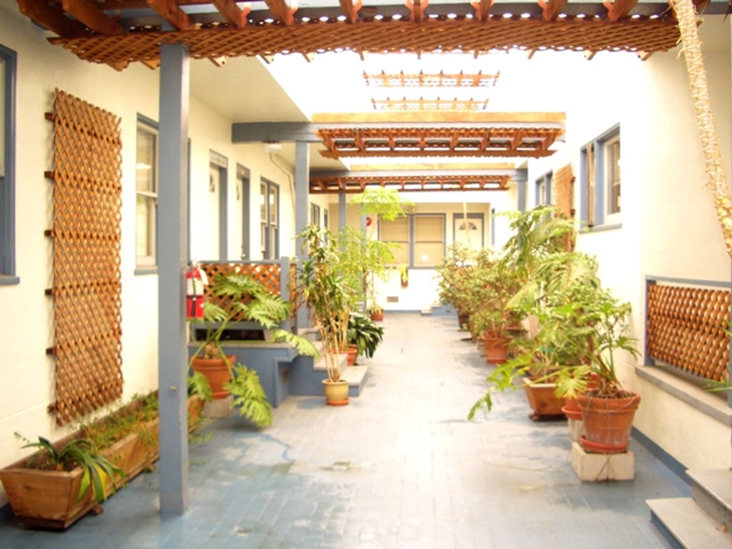 Berkeley Apartment: 1716 University Ave Apt 2