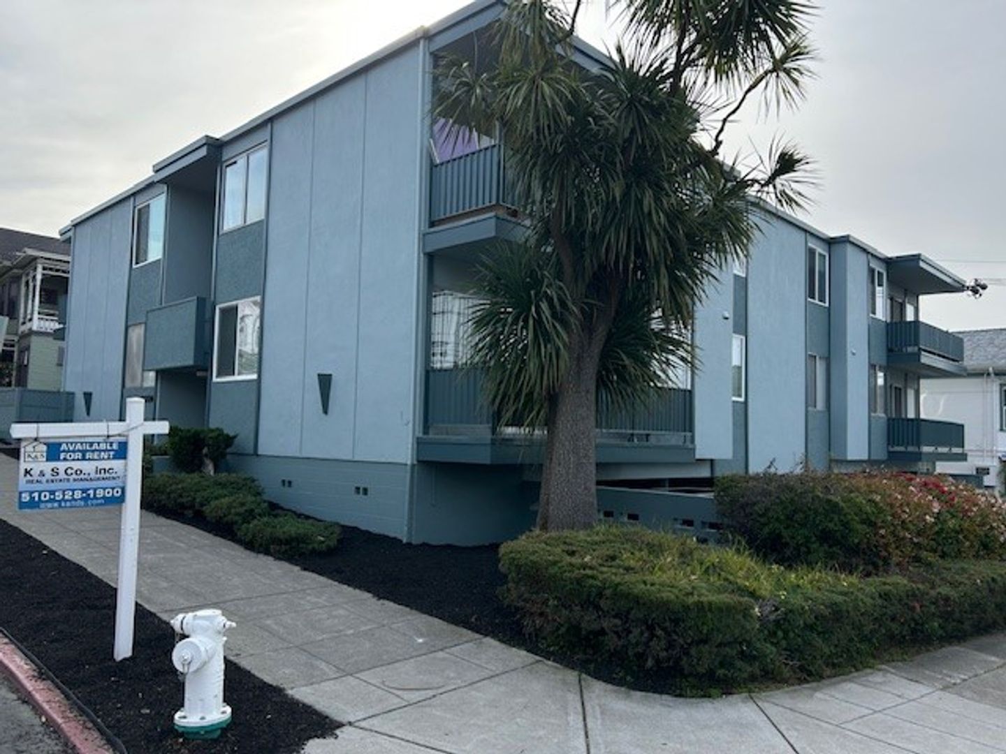 Berkeley Apartment: 2024 Vine Street Unit 1D