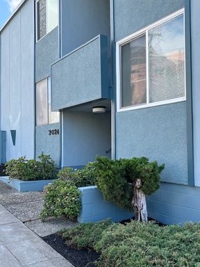 3 Bedroom 1.5 Bath, private balcony/deck – photo 1