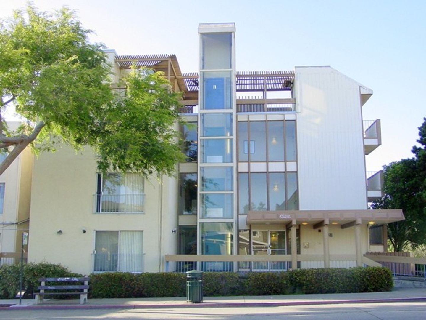 Berkeley Apartment: 1737 Solano Ave. Apt 101