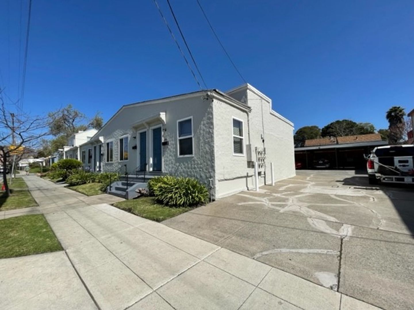 Berkeley Apartment: 2613 Sacramento Street