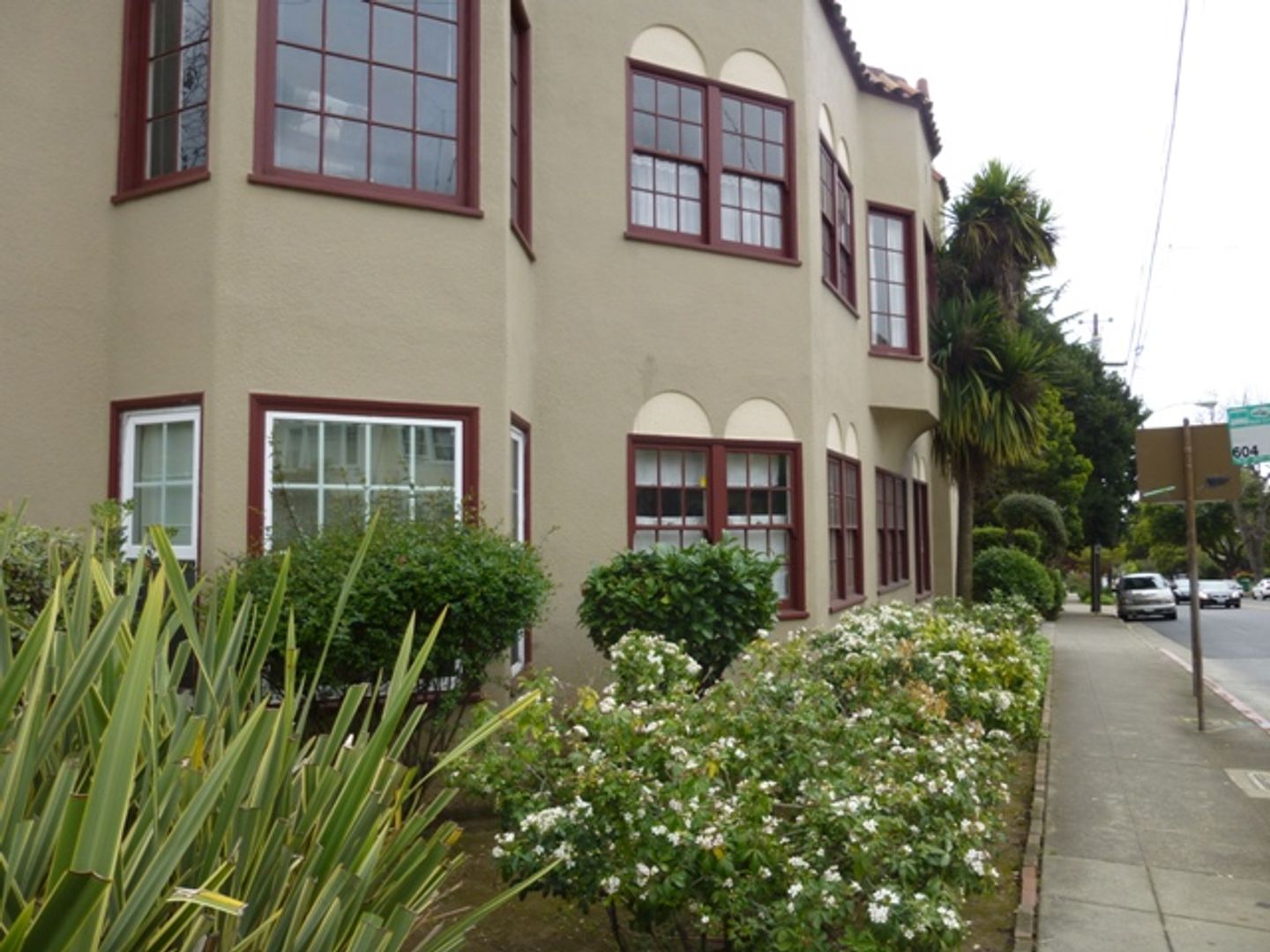 Berkeley Apartment: 2940 Claremont Ave. # 8
