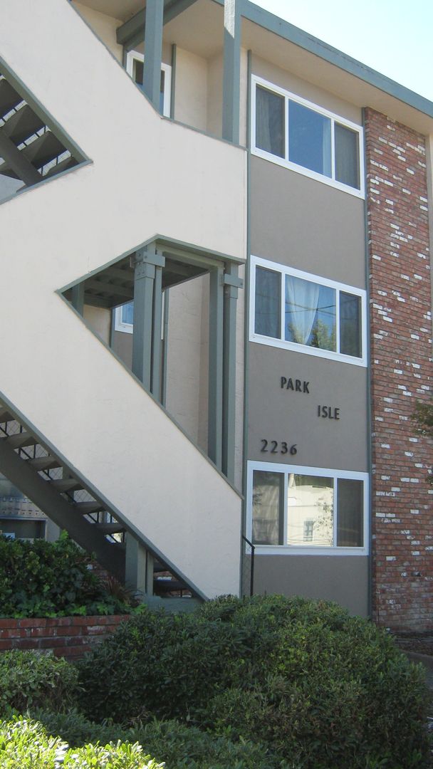 Alameda Apartment: 2236 Lincoln Ave G