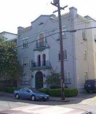 $1,900 / 450ft2 - Sunny Studio Apartment, Close to everywhere! – photo 1