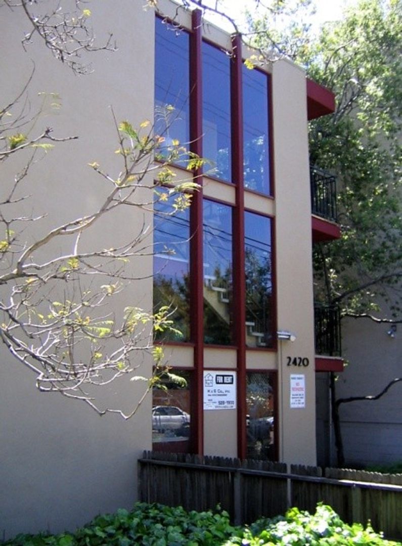 Berkeley Apartment: 2420 Dwight Way Apt 2