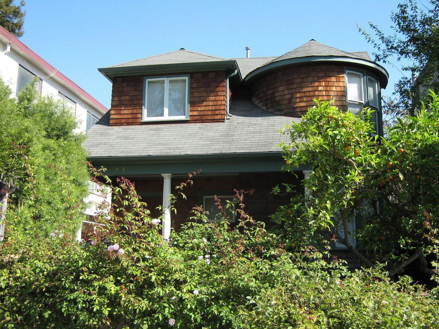 Berkeley Apartment: 2527 Piedmont A., Apt A