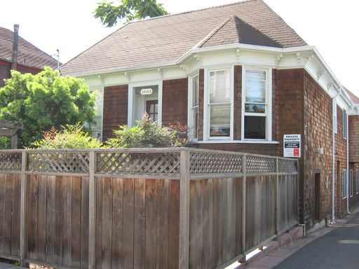 ***REDUCED SECURITY DEPOSIT*** Cottage style 5 bedroom apartment 3 1/2 blocks from campus – photo 1