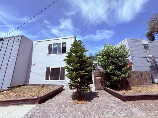Sunny 2-story, 12-unit garden courtyard style & good location – photo 1