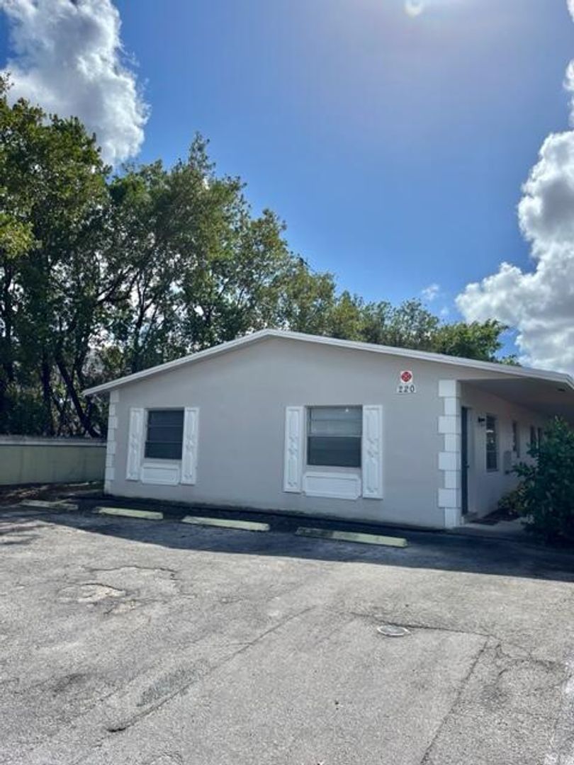 Fort Lauderdale Apartment: 220 SW 8th St