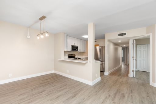 FULLY RENOVATED 3BR | Modern and Move-In Ready – photo 1