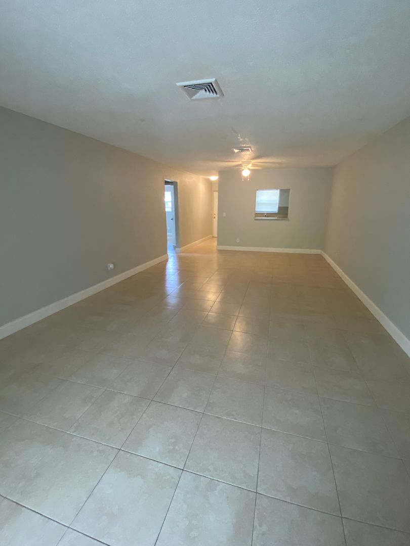 West Palm Beach Apartment: 4327-4329 Cocoanut Road