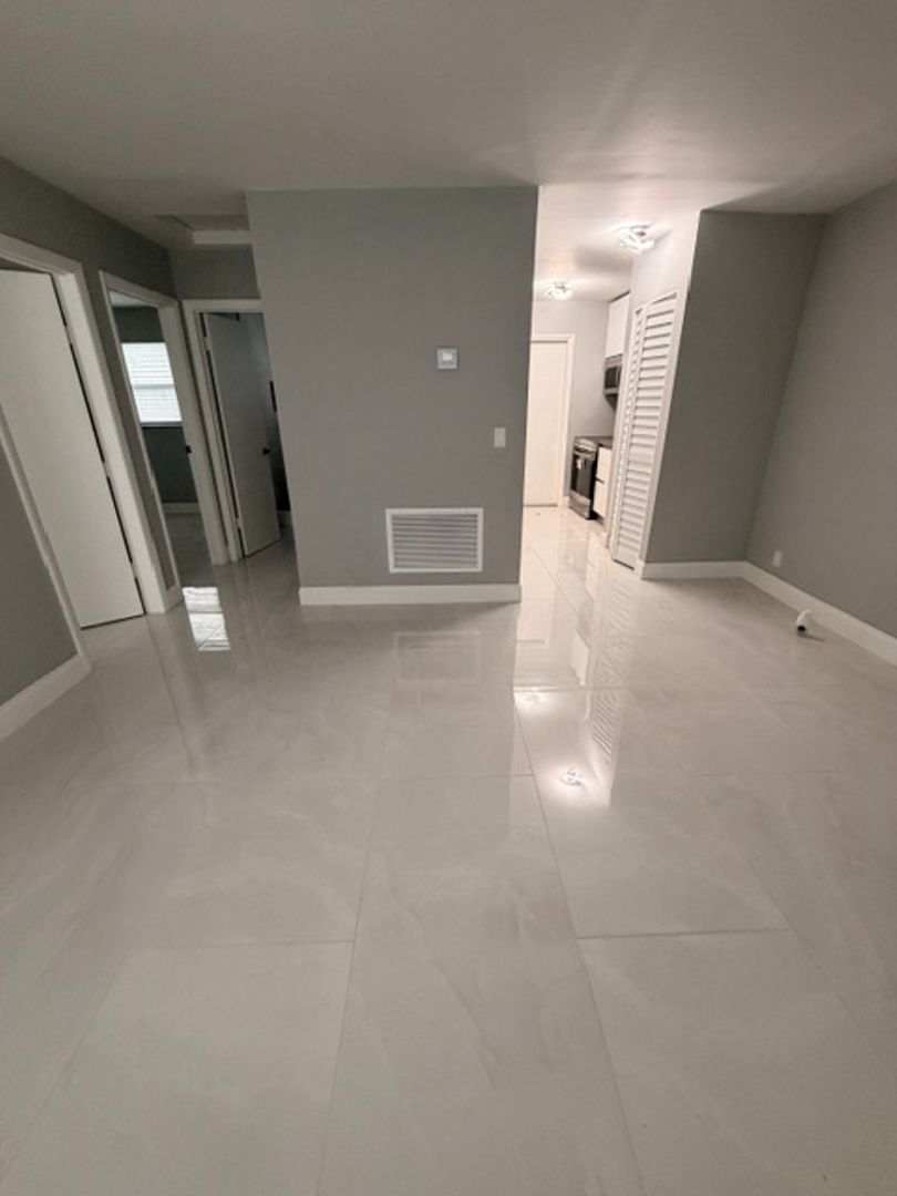 Riviera Beach Apartment: 968 W 9th St