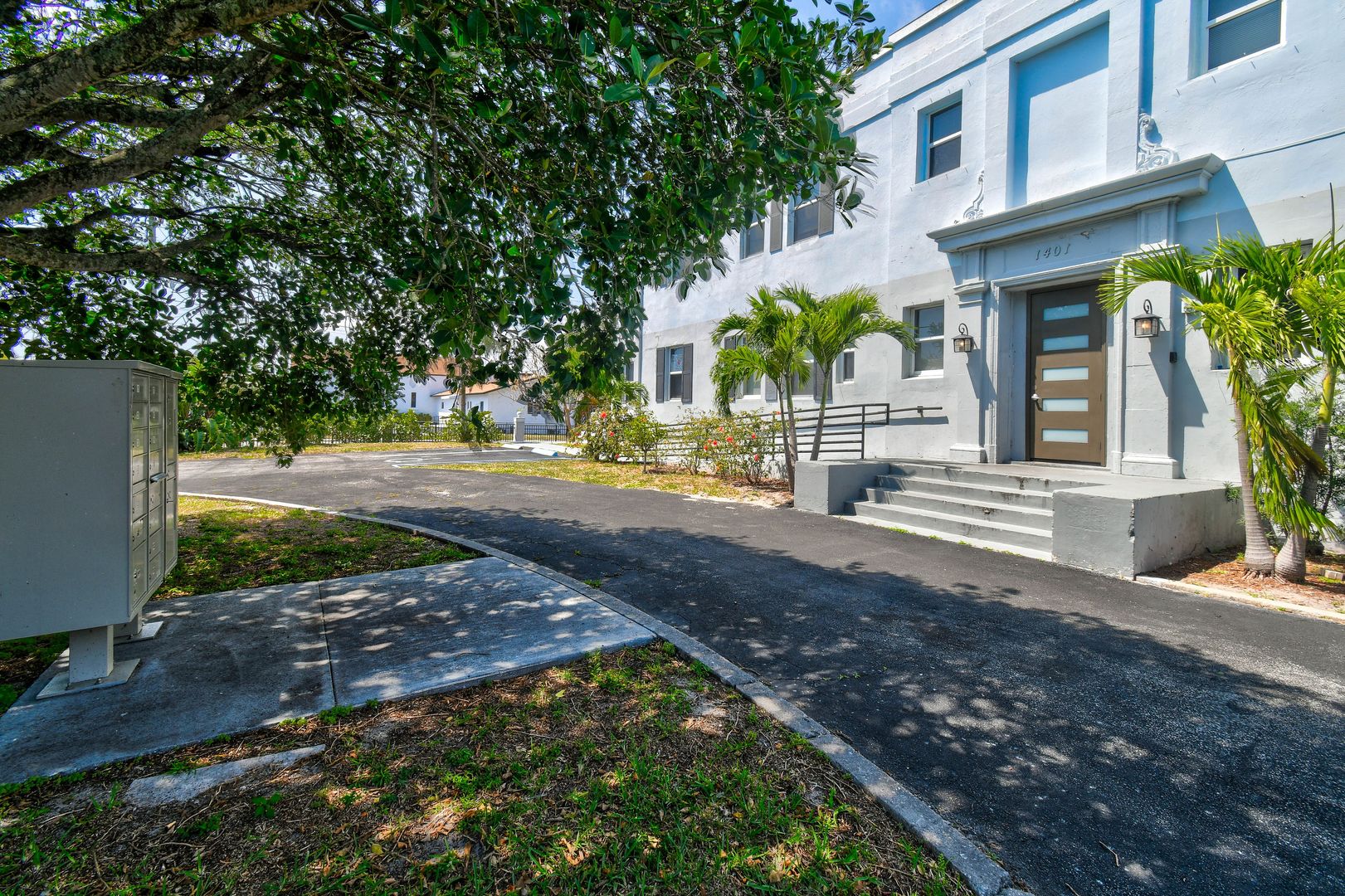 West Palm Beach Apartment: 1401 Division Avenue