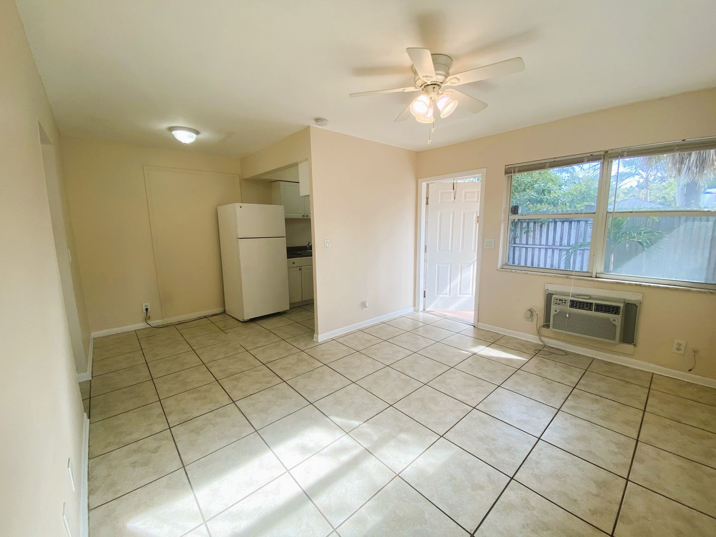 Lake Worth Apartment: 1217 S N St.