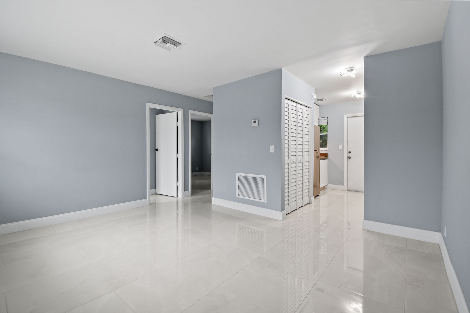 Riviera Beach Apartment: 968 W 9th St