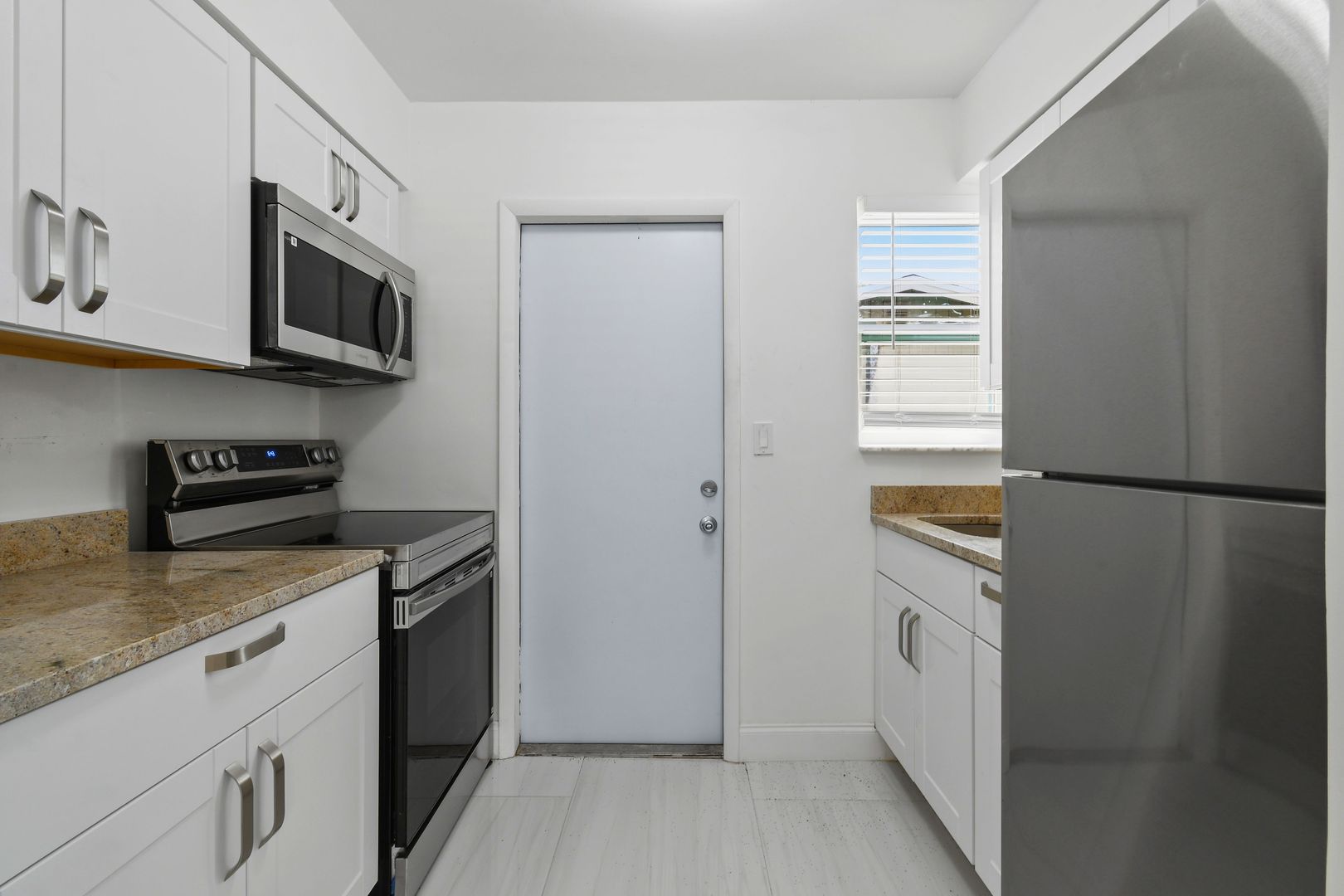 Riviera Beach Apartment: 968 W 9th St