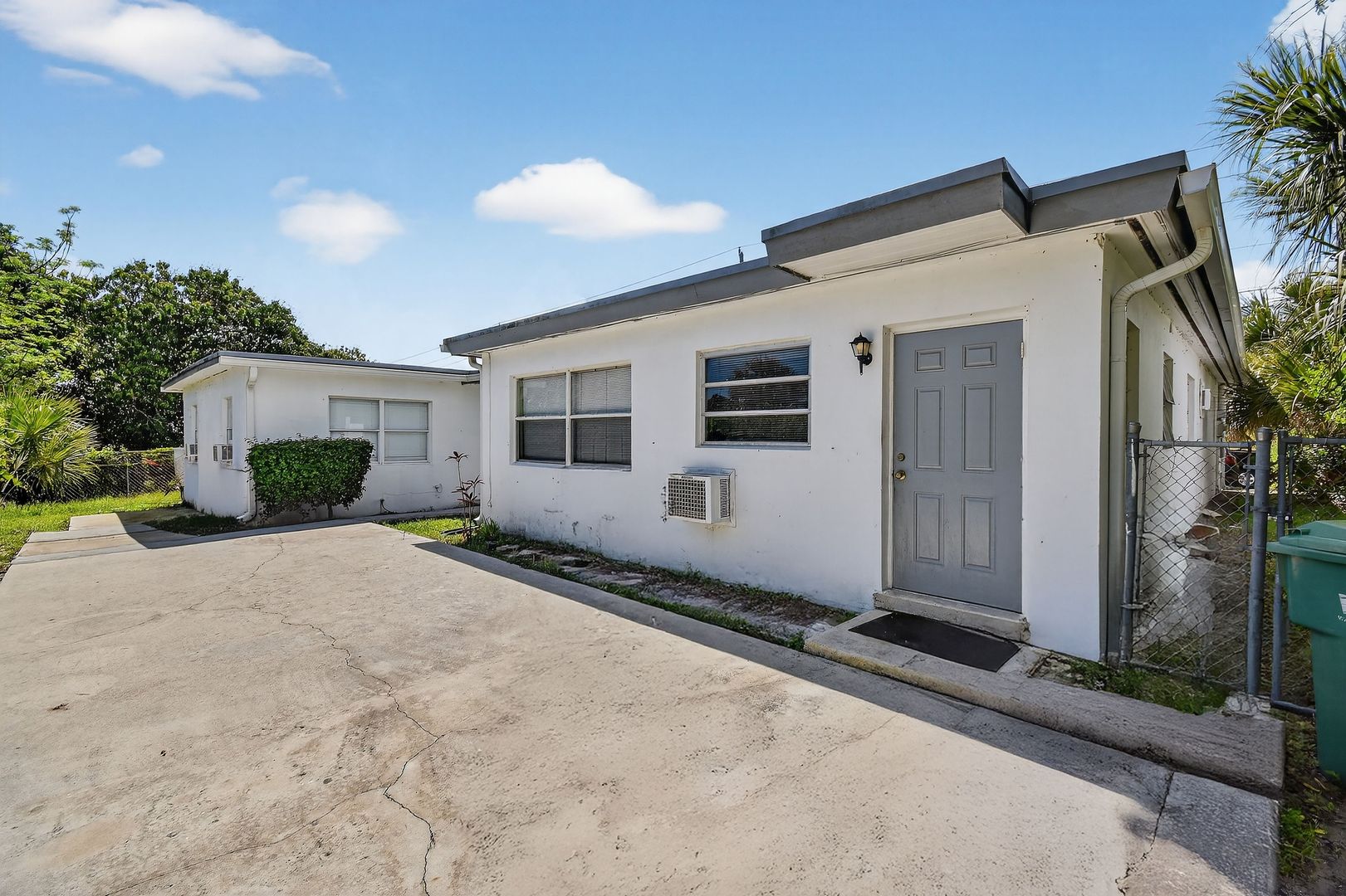 Riviera Beach Apartment: 1172 W 34Th St