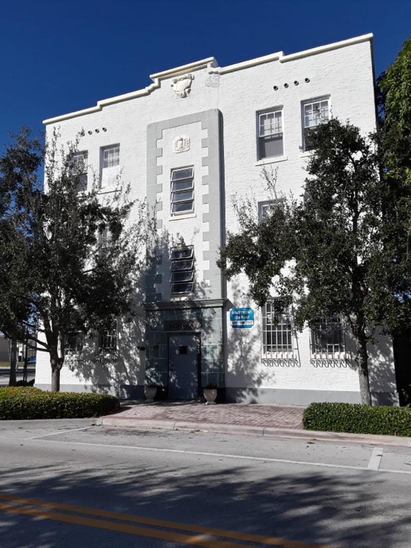 West Palm Beach Apartment: 523 24th St