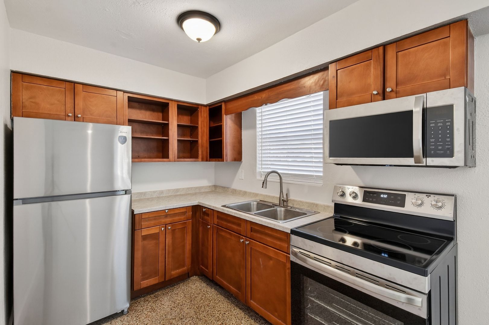 Riviera Beach Apartment: 58 W 27th St