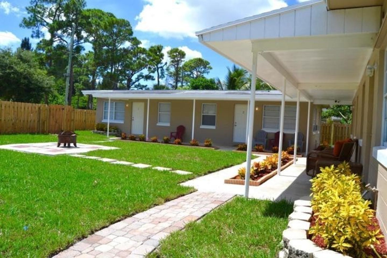 Lake Worth Apartment: 4820 Maine St
