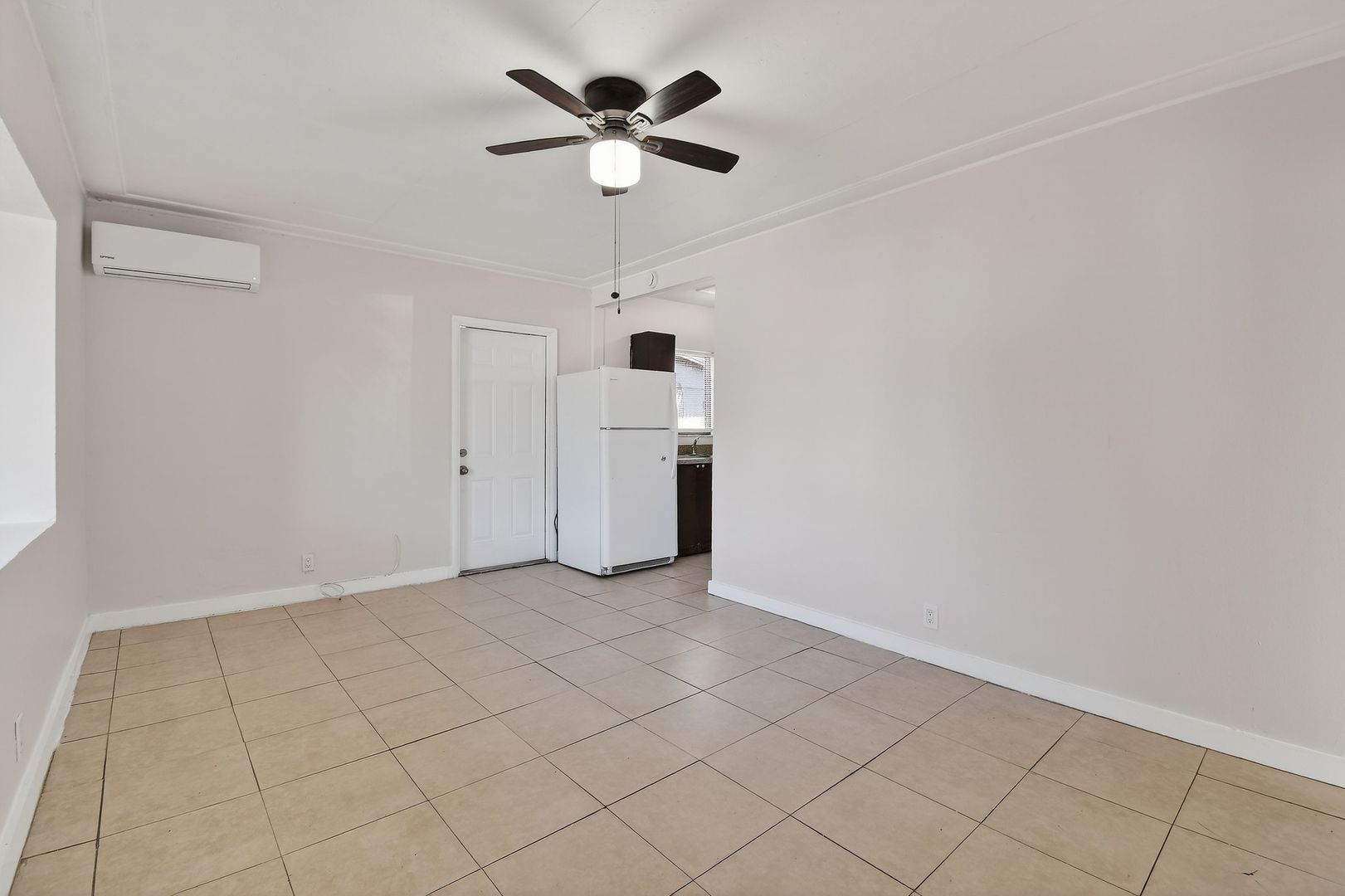 Riviera Beach House: 1257 W 35th St