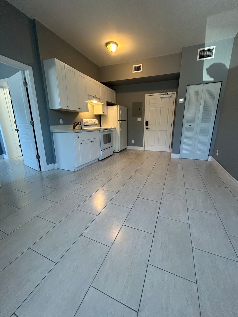 West Palm Beach Apartment: 1401 Division Avenue