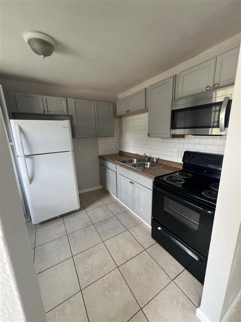 Fort Pierce Apartment: 3206 Louisiana Ave