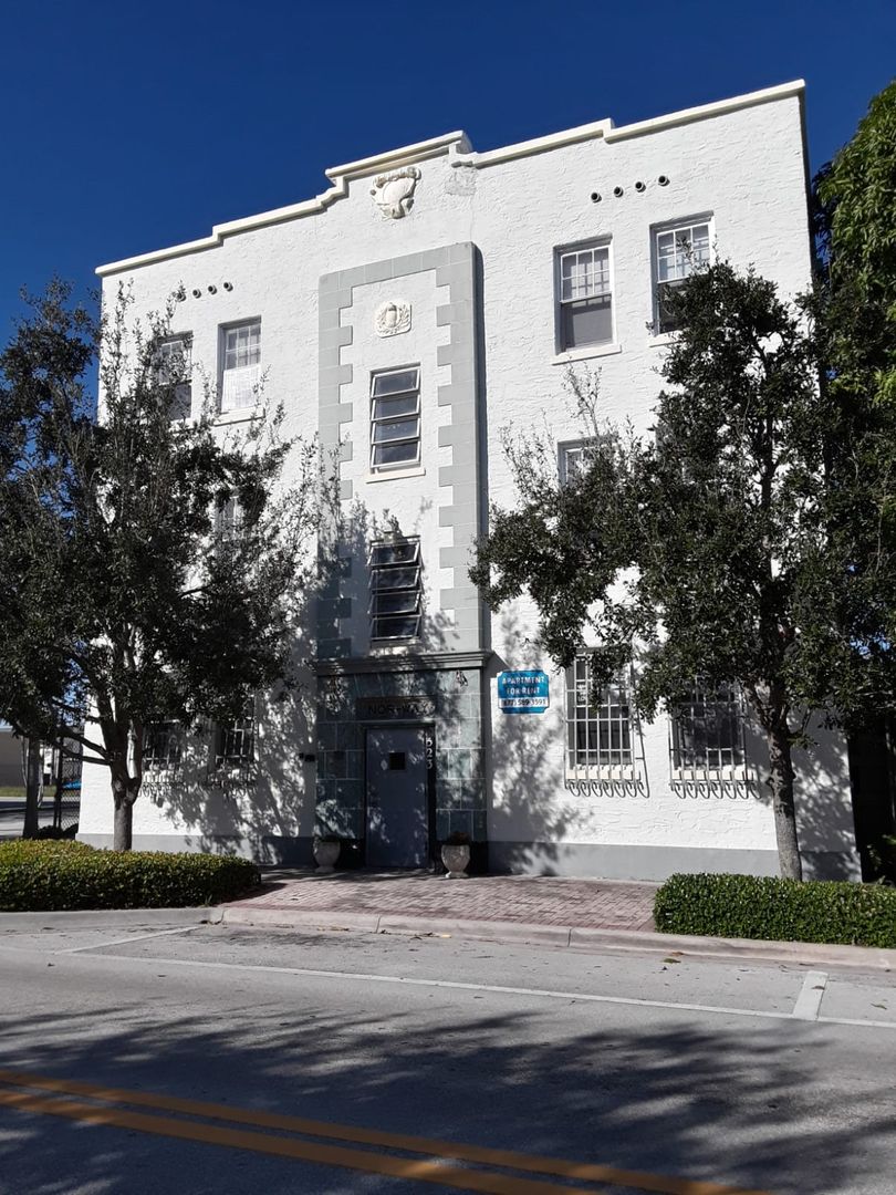 West Palm Beach Apartment: 523 24th St