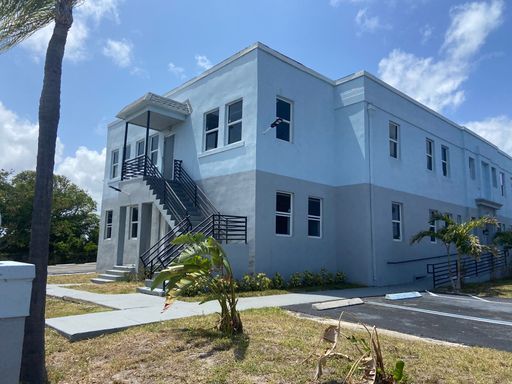 Minimal Upfront Costs — First Month & Security Deposit. Immediate Move-In Available! – photo 1