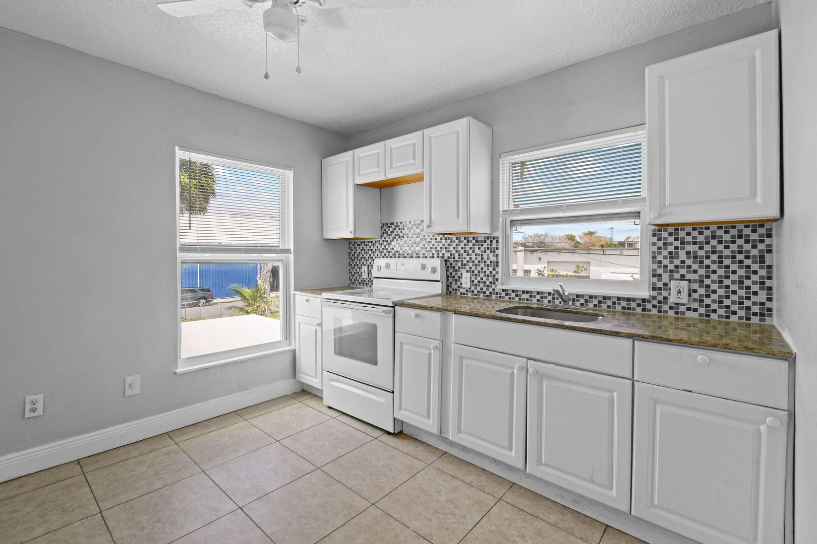 West Palm Beach Apartment: 3721 Henry Ave