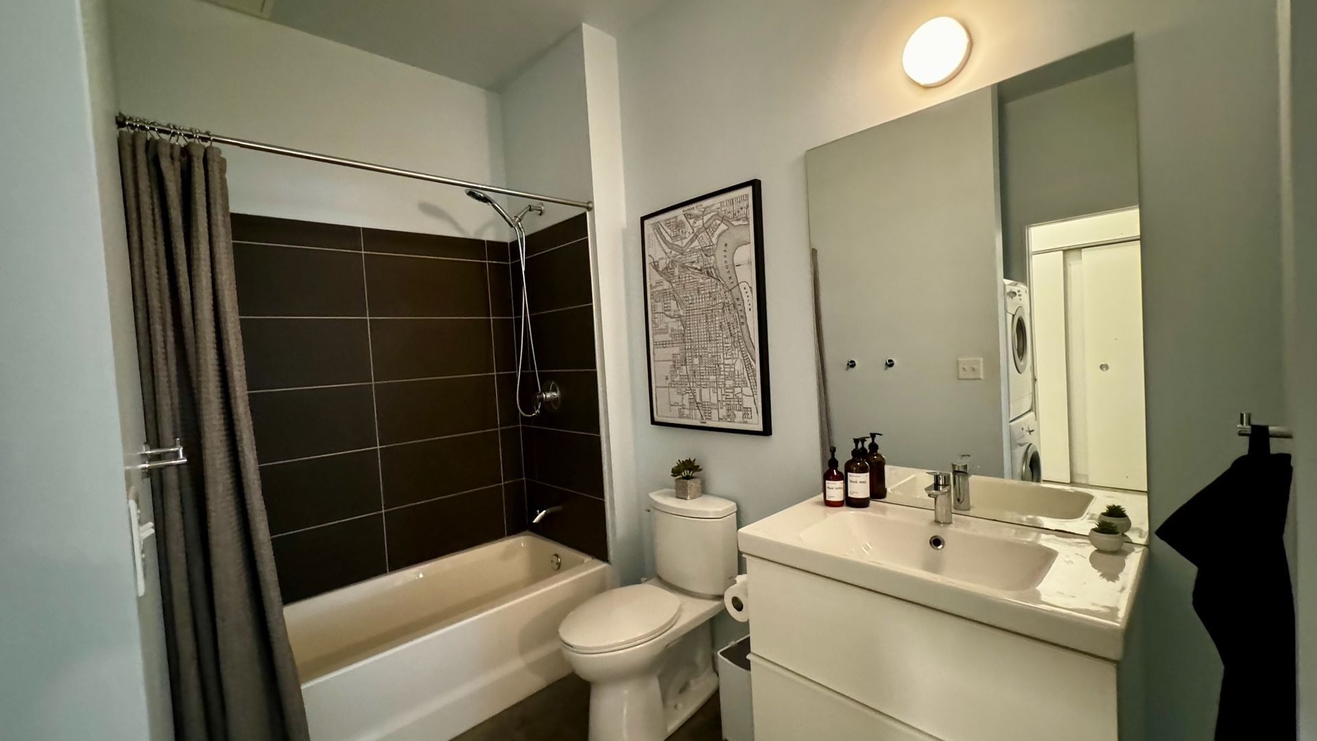 Kansas City Apartment: 1914 Main St