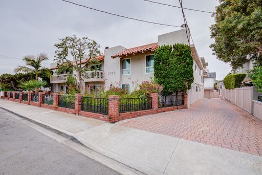 Large Remodeled 2 bed 1 Bath with Outdoor Space in N. Redondo Beach – photo 1