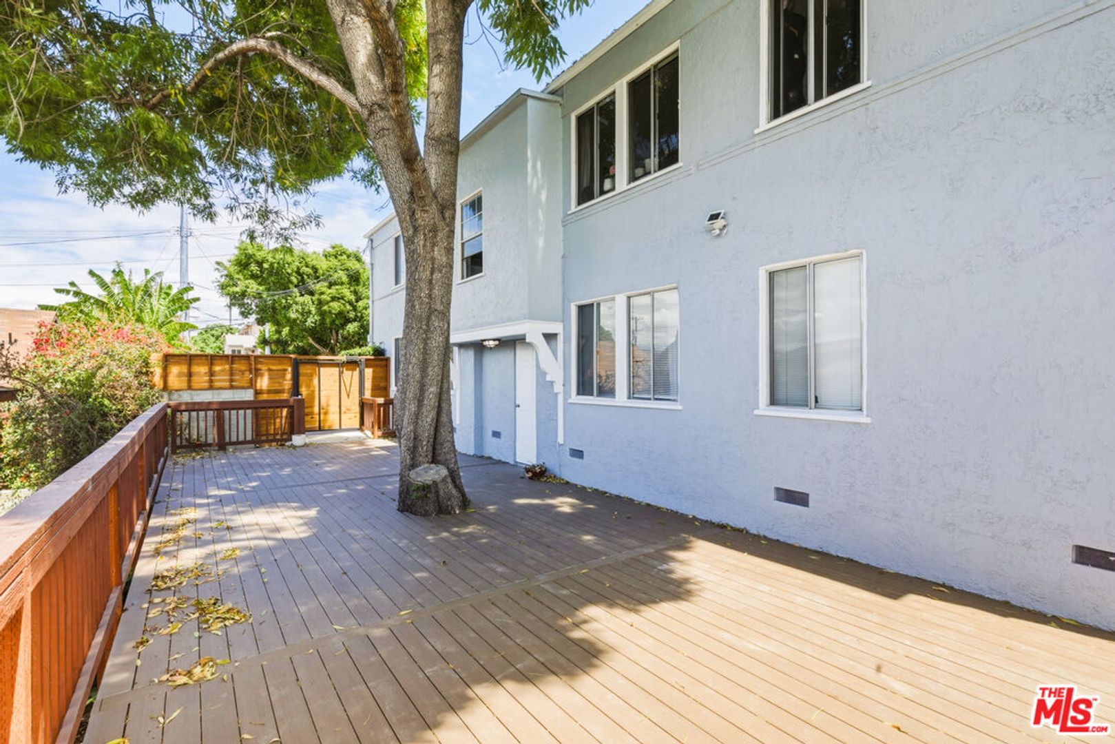 Los Angeles Apartment: 2710 Bellevue Avenue