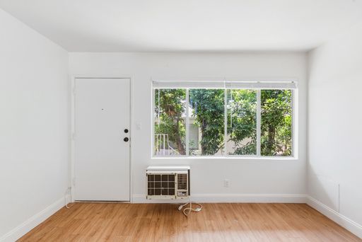 Updated 1 bed unit in the highly sought after foothill community of Montrose!