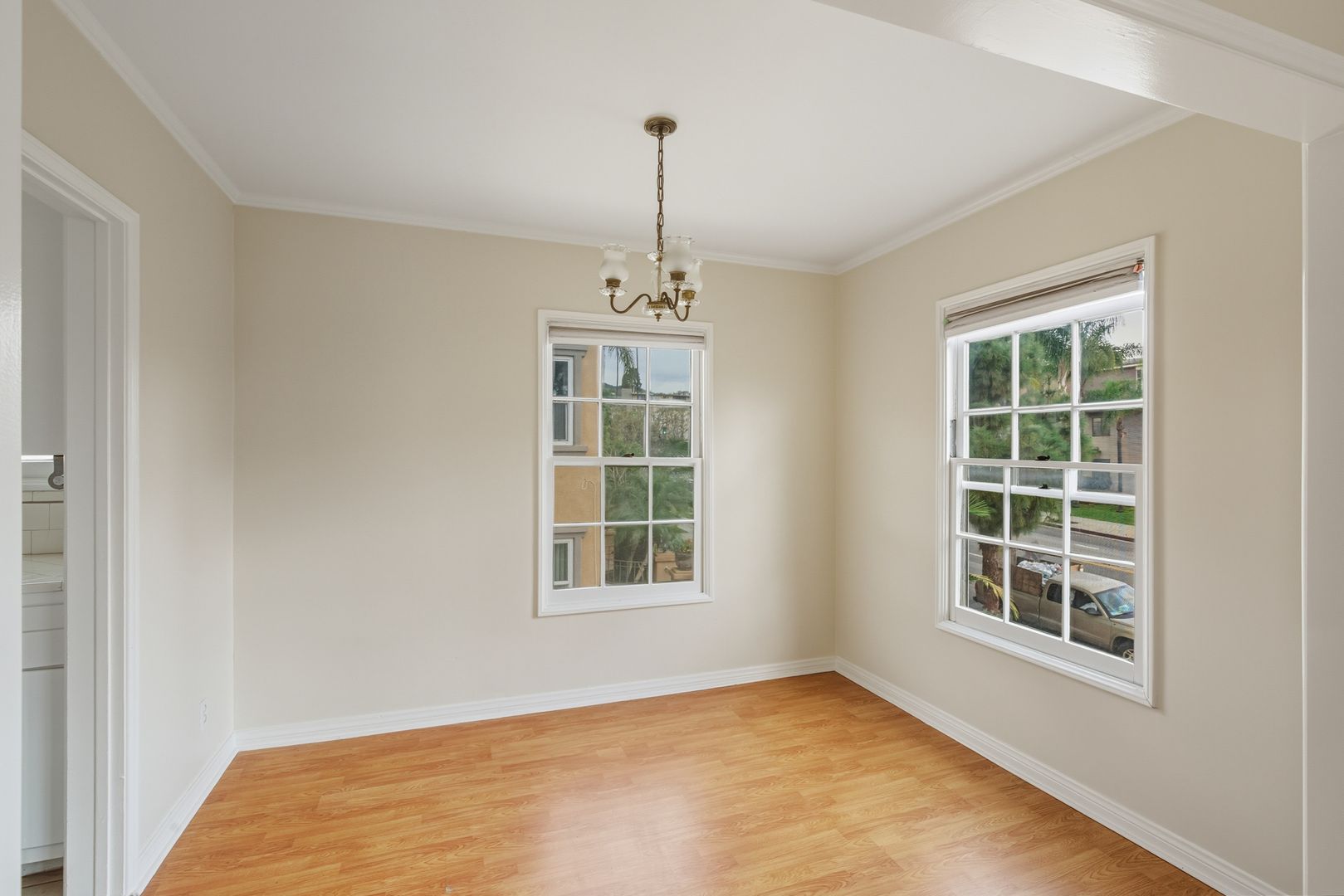 Los Angeles Apartment: 2053 N Vermont Ave