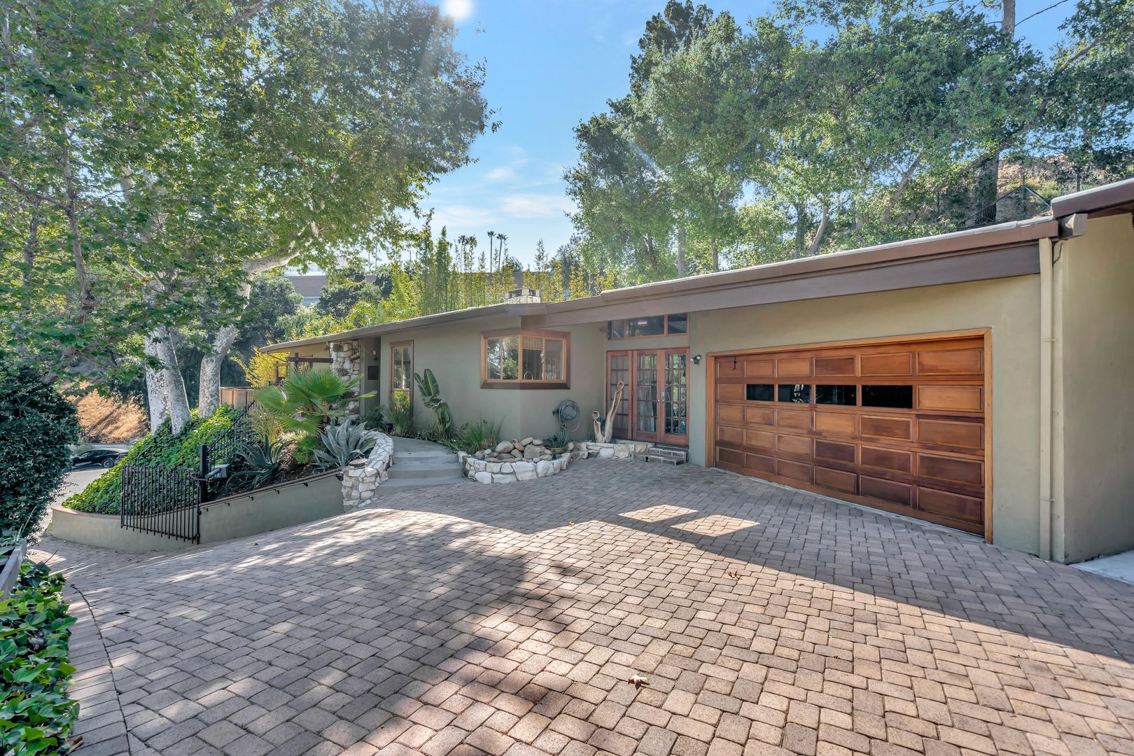 Sherman Oaks House: 15511 Woodcrest Drive