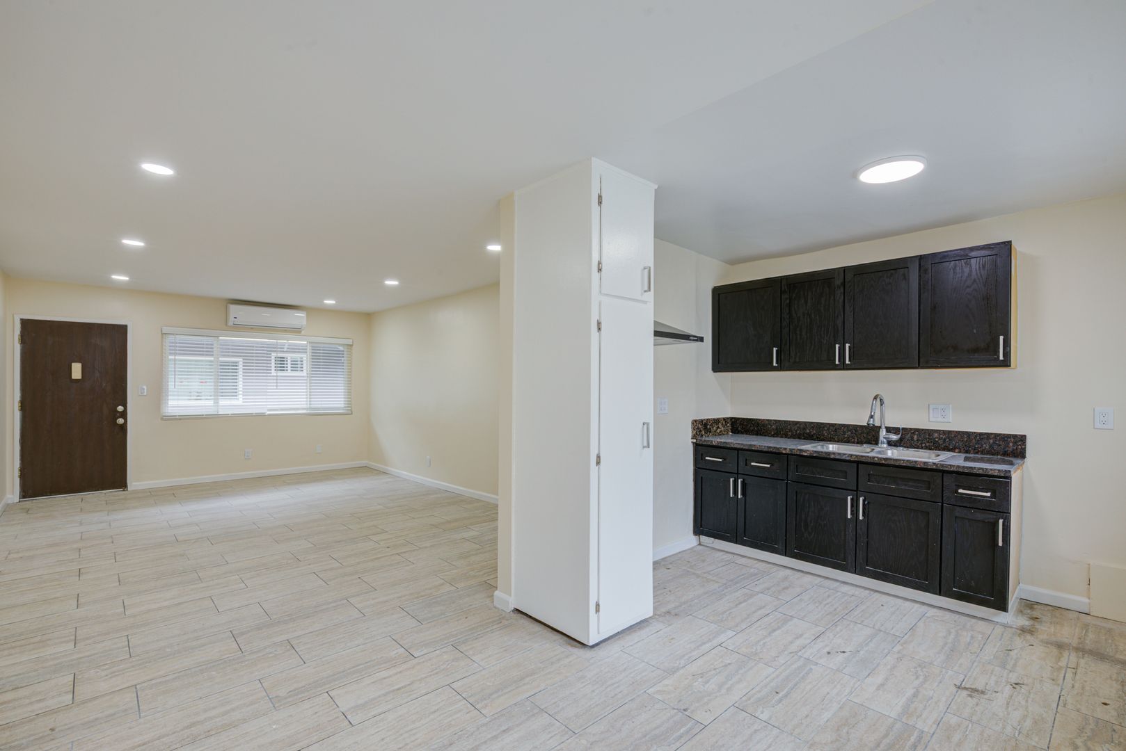 North Hollywood Apartment: 13135 Vanowen Street