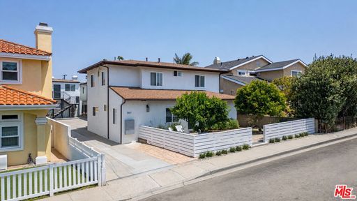 Brand New Renovated 2BR/1BA in Prime Redondo Beach Location – photo 1