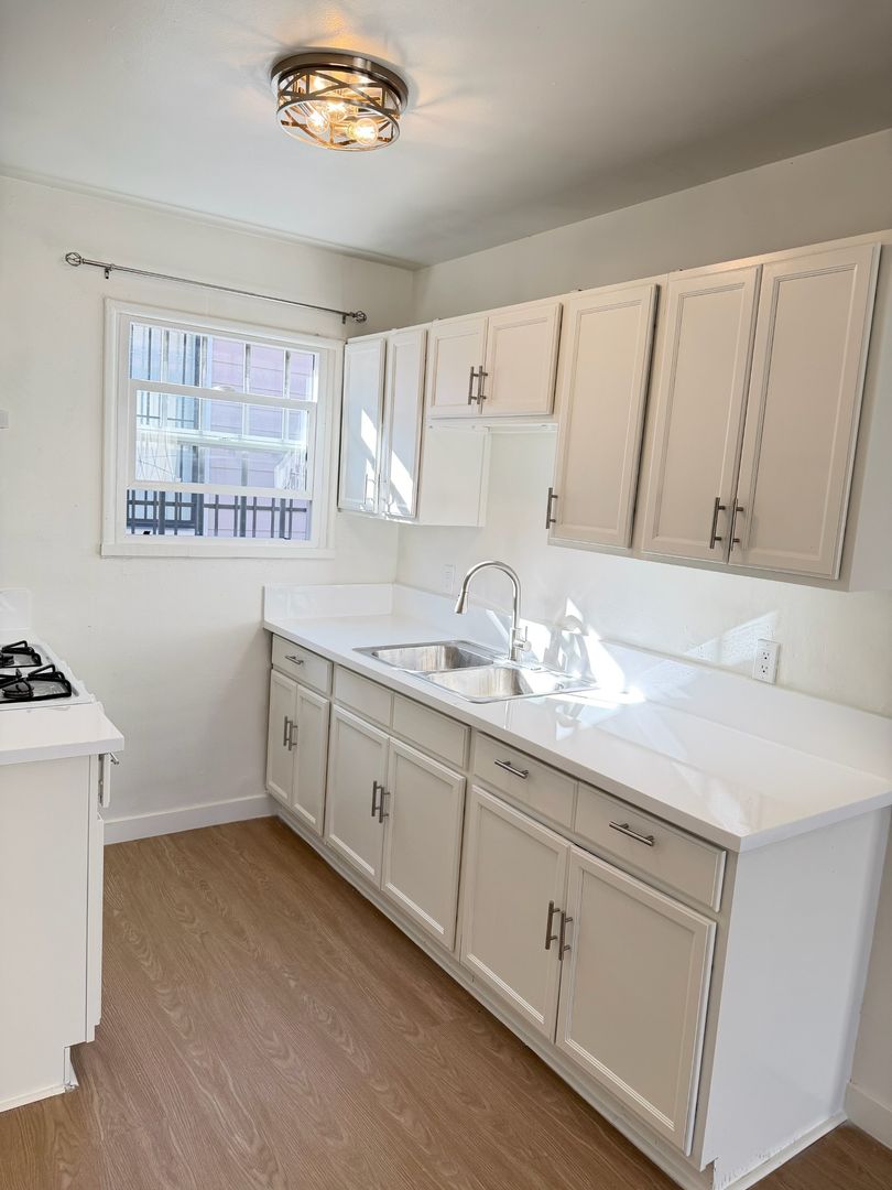 Long Beach Apartment: 1241 E. 15th Street