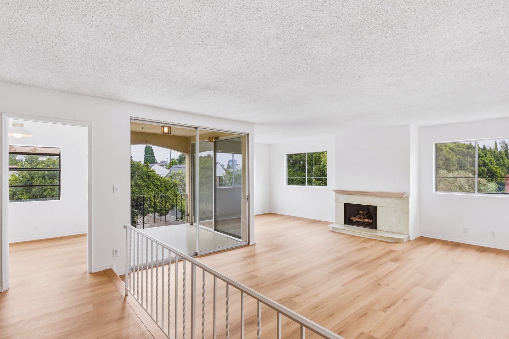 Santa Monica Apartment: 808 Princeton St