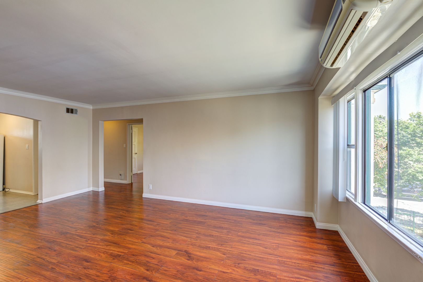 Los Angeles Apartment: 1154 S. Plymouth Blvd.