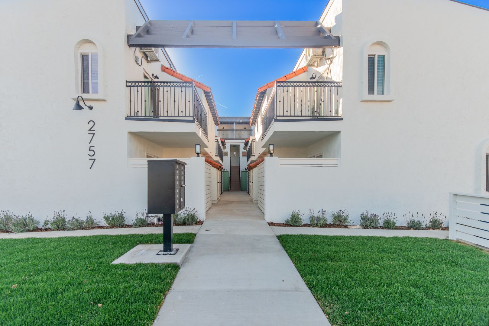 Torrance Apartment: 2757 Andreo Avenue