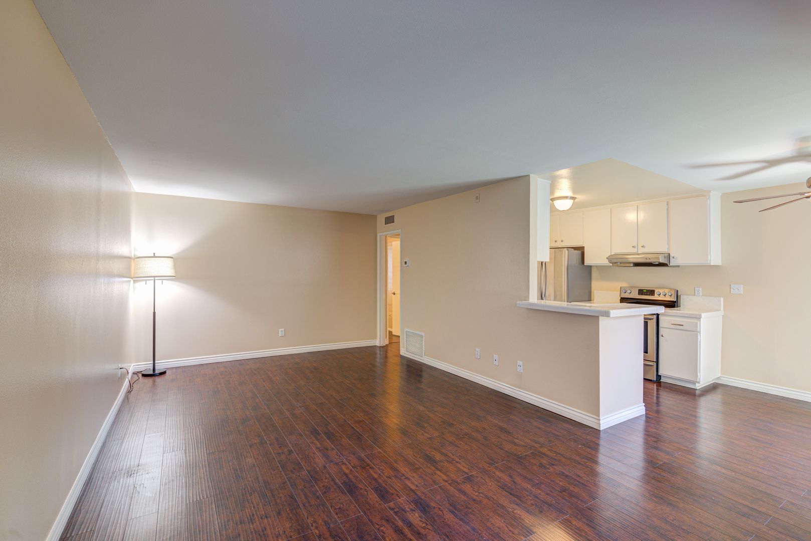 Sherman Oaks Apartment: 4558 Willis Avenue